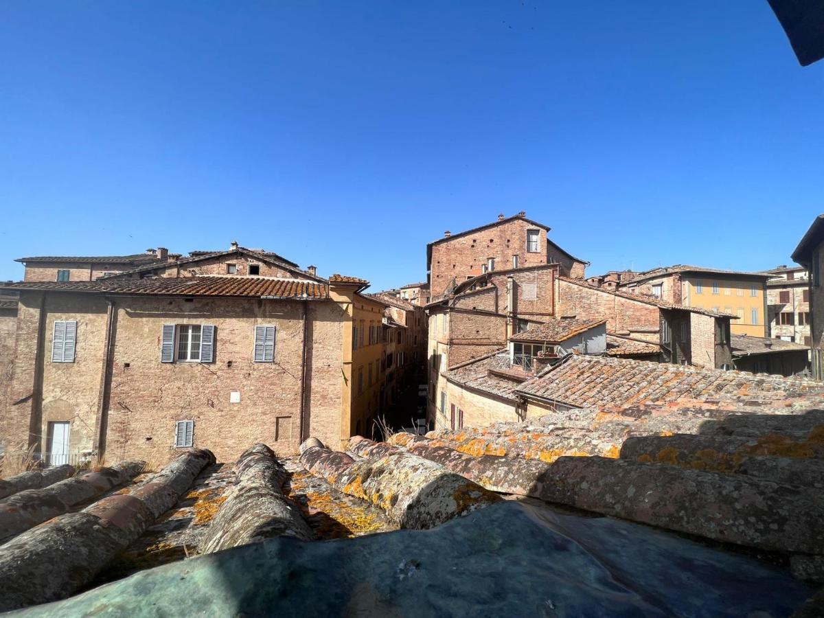Palazzetto San Giovanni-In Front Of The Baptistry Siena Exterior photo
